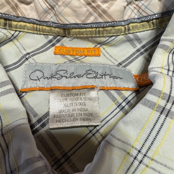 Quicksilver Size XL Men's Plaid Short Sleeve Shirt - Picture 2 of 4